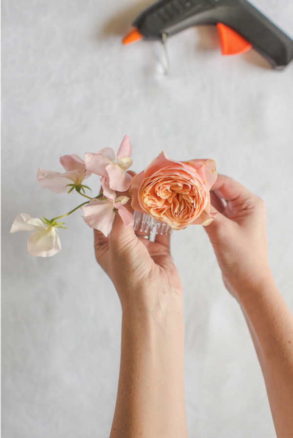 DIY &ndash; КАК ДА СИ НАПРАВИМ САМИ УКРАШЕНИЕ ЗА КОСА С ЖИВИ ЦВЕТЯ
