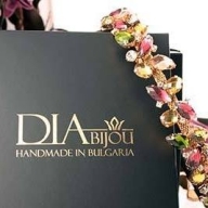 В online бижутерия diabijou.bg винаги можете да поръчате модерни, елегантни и качествени бижута, отговарящи на всичките нови модни тенденции. В сайта ще ви чакат луксозни и актуални за сезона колекции, нови оферти и изгодни промоции. &laquo;ДиА Бижу&raquo; Ви дава 5 години гаранция на всичко изработено от нас! - Дрехи и бижута